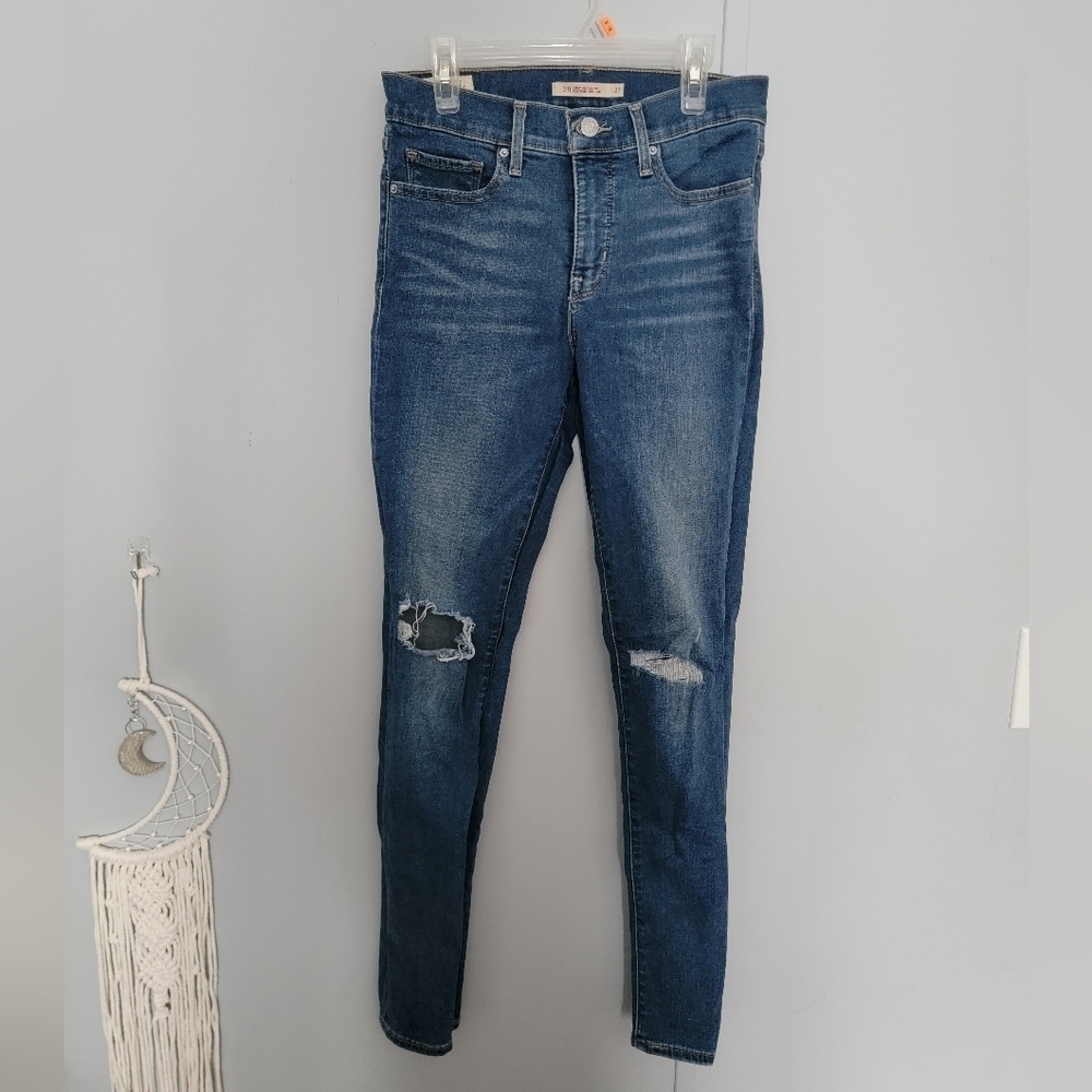 🔥 Levi's 311 Distressed Mid-High Rise Skinny Jeans